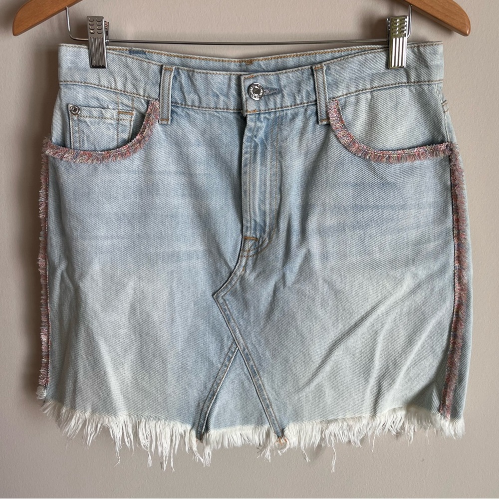 7 For All Mankind NWT Light Wash Denim Mini Skirt Raw Hem Pocket Detail Size 29